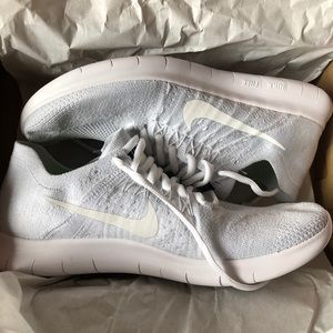 Women’s Nike Free Run Flyknit 2017
